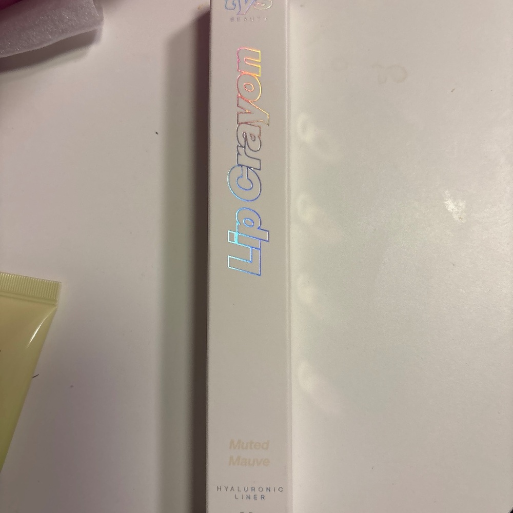 mauve hyaluronic lip liner